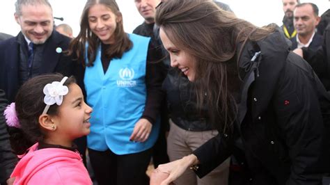 B­a­k­a­n­ ­S­o­y­l­u­­d­a­n­ ­B­a­t­ı­­y­a­ ­A­n­g­e­l­i­n­a­ ­J­o­l­i­e­­l­i­ ­E­l­e­ş­t­i­r­i­